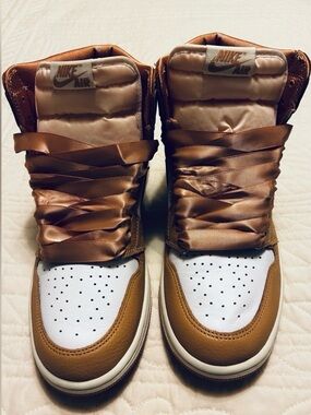 Nike Air Jordan Retro 1 High OG - Praline/White-Sail - NEW